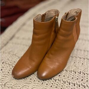 Kenneth Cole‎ wedge heal bootie caramel color, full zip side stretch outside 9M